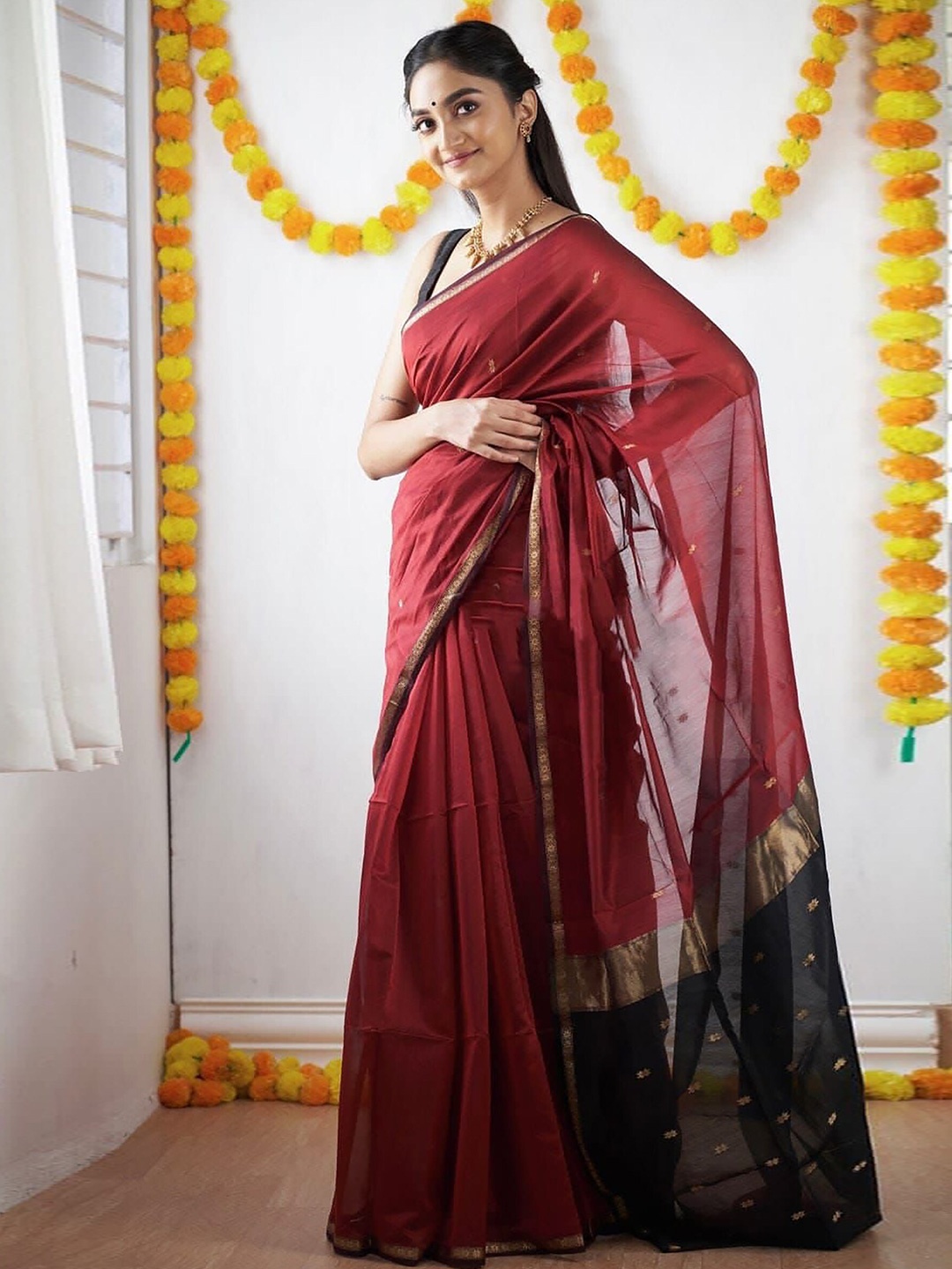 

KALINI Ethnic Motifs Woven Design Silk Blend Kanjeevaram Saree, Red