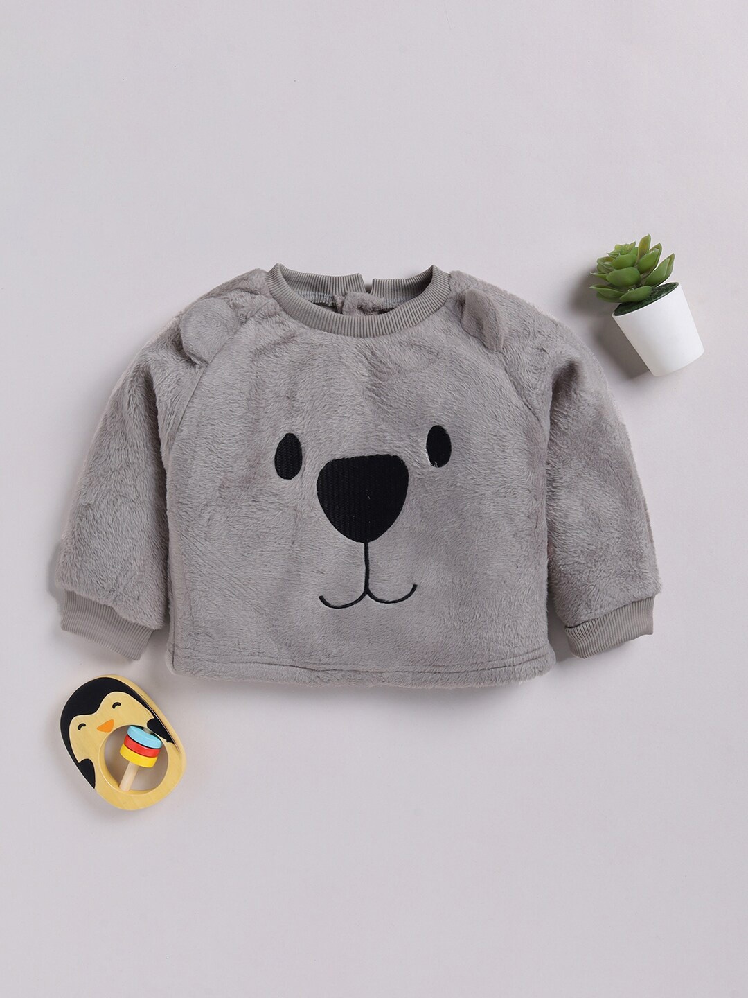 

Moms Love Boys Graphic Embroidered Pullover Sweatshirt, Grey