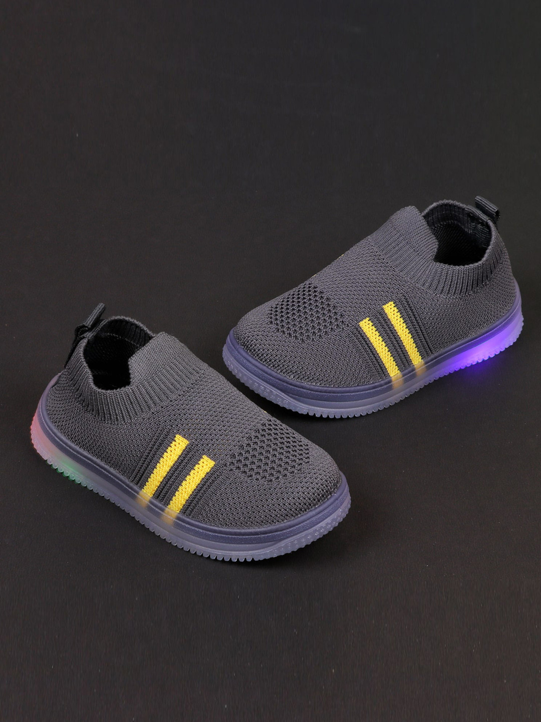 

BAESD Kids Textured LED Round Toe Slip-On Sneakers, Grey