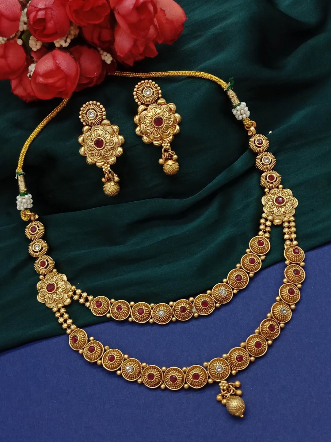 

AASHISH IMITATION Copper Plated Kundan Studded & Beaded Jewellery Set, Gold