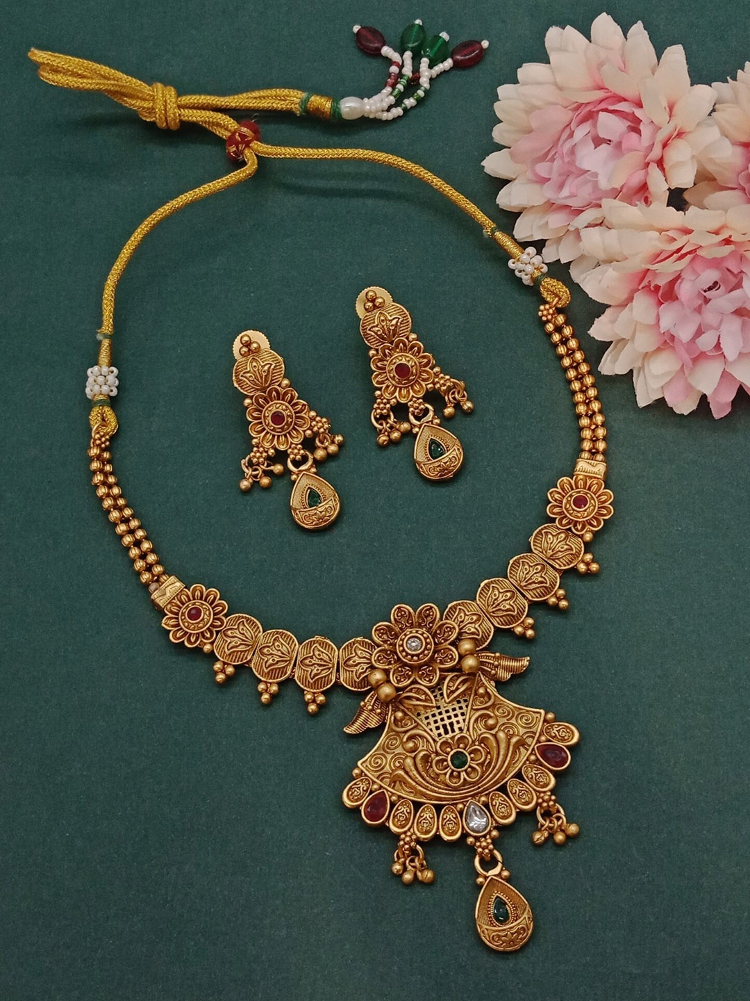 

AASHISH IMITATION Copper Plated Kundan-Studded Jewellery Set, Gold