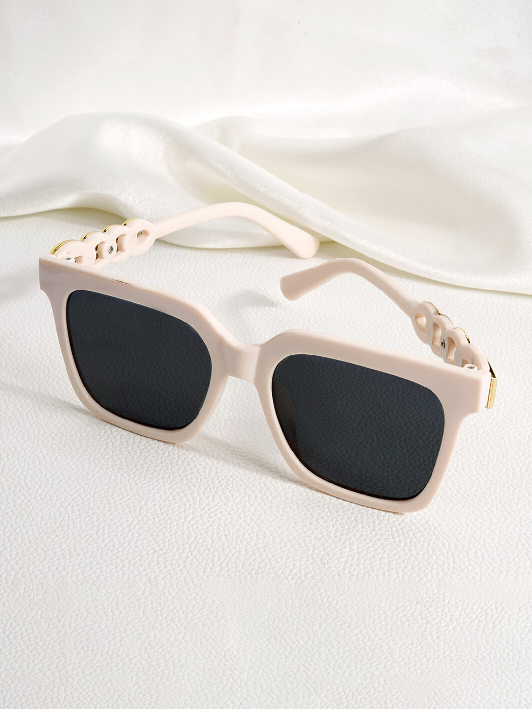 

JOKER & WITCH Women Oversized Sunglasses with UV Protected Lens JWSG49, Black