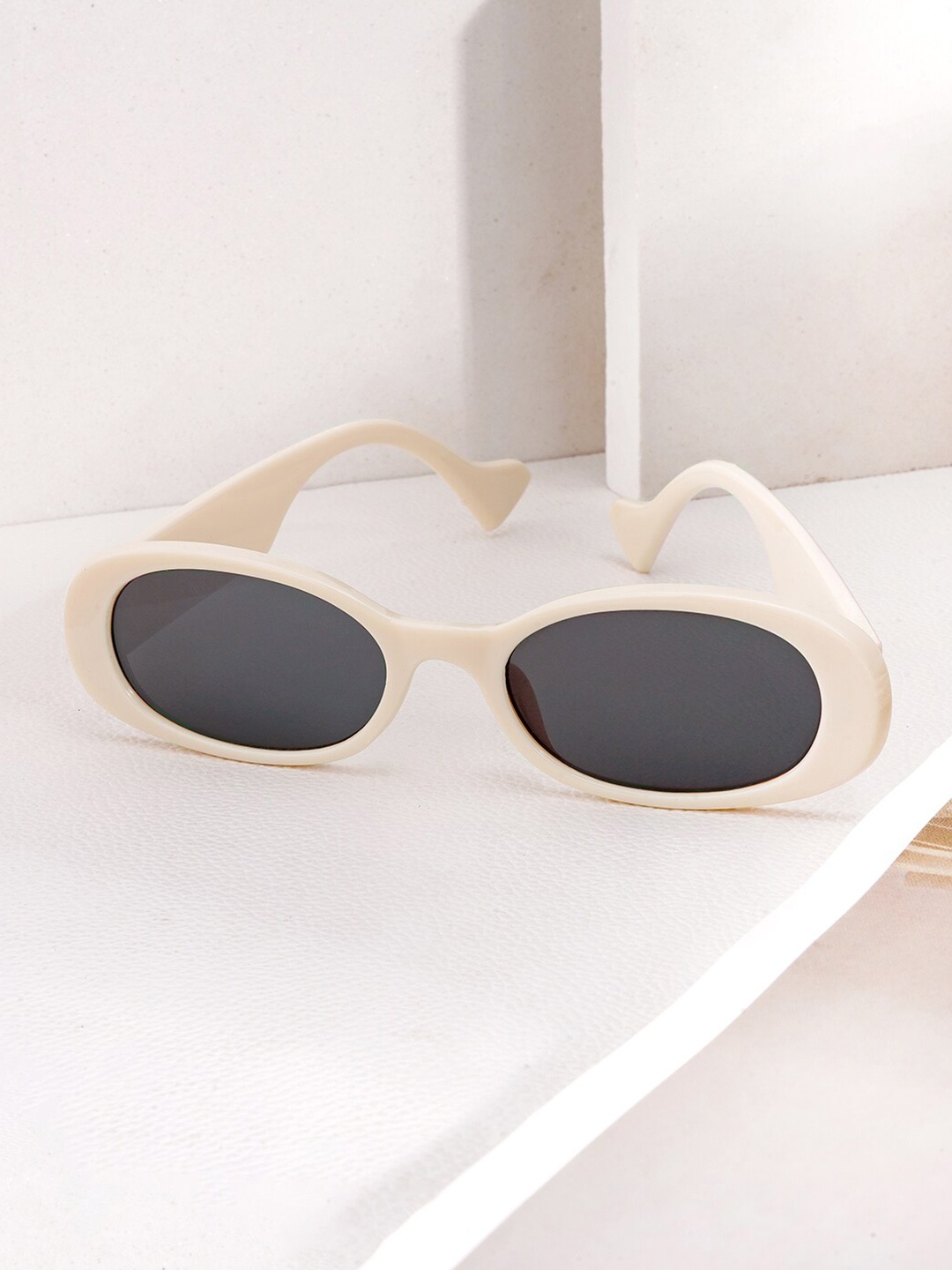 

JOKER & WITCH Women Rectangle Sunglasses with UV Protected Lens JWSG121, Black