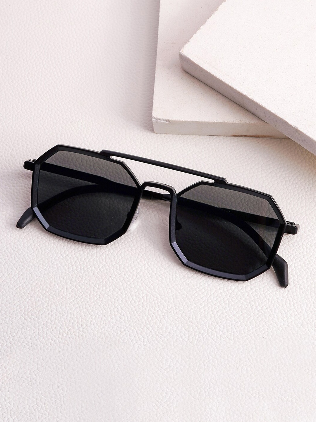

JOKER & WITCH Men Sunglasses with UV Protected Lens JWSG129, Black