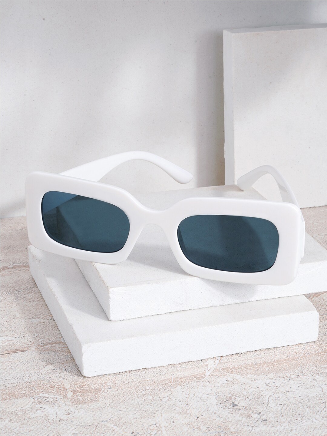 

JOKER & WITCH Unisex Rectangle Sunglasses with UV Protected Lens JWSG79, Black