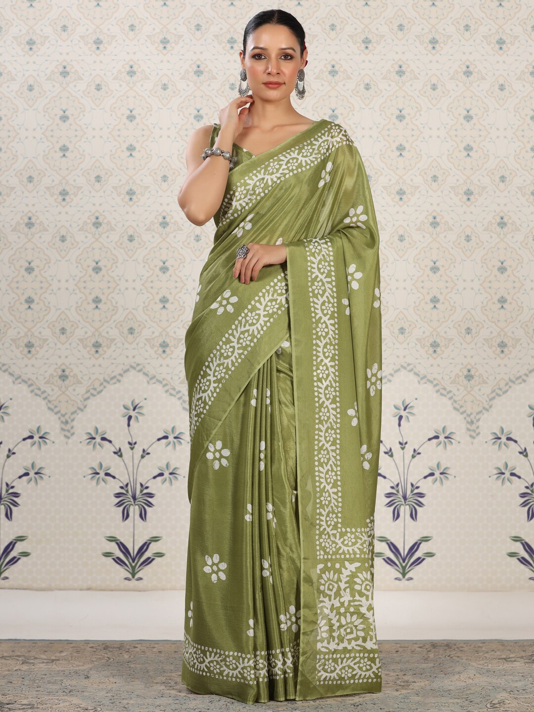 

Ode by House of Pataudi Floral Poly Chiffon Designer Saree, Olive