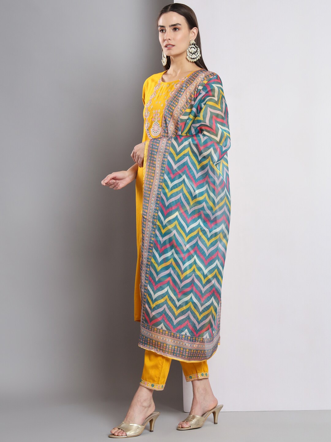 

AMRUTVARSHA CREATION Ethnic Motifs Yoke Design Regular Thread Work Kurta Set, Yellow