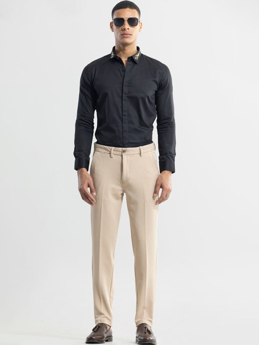 

Snitch Men Cream Coloured Slim Fit Mid Rise Chinos Trousers