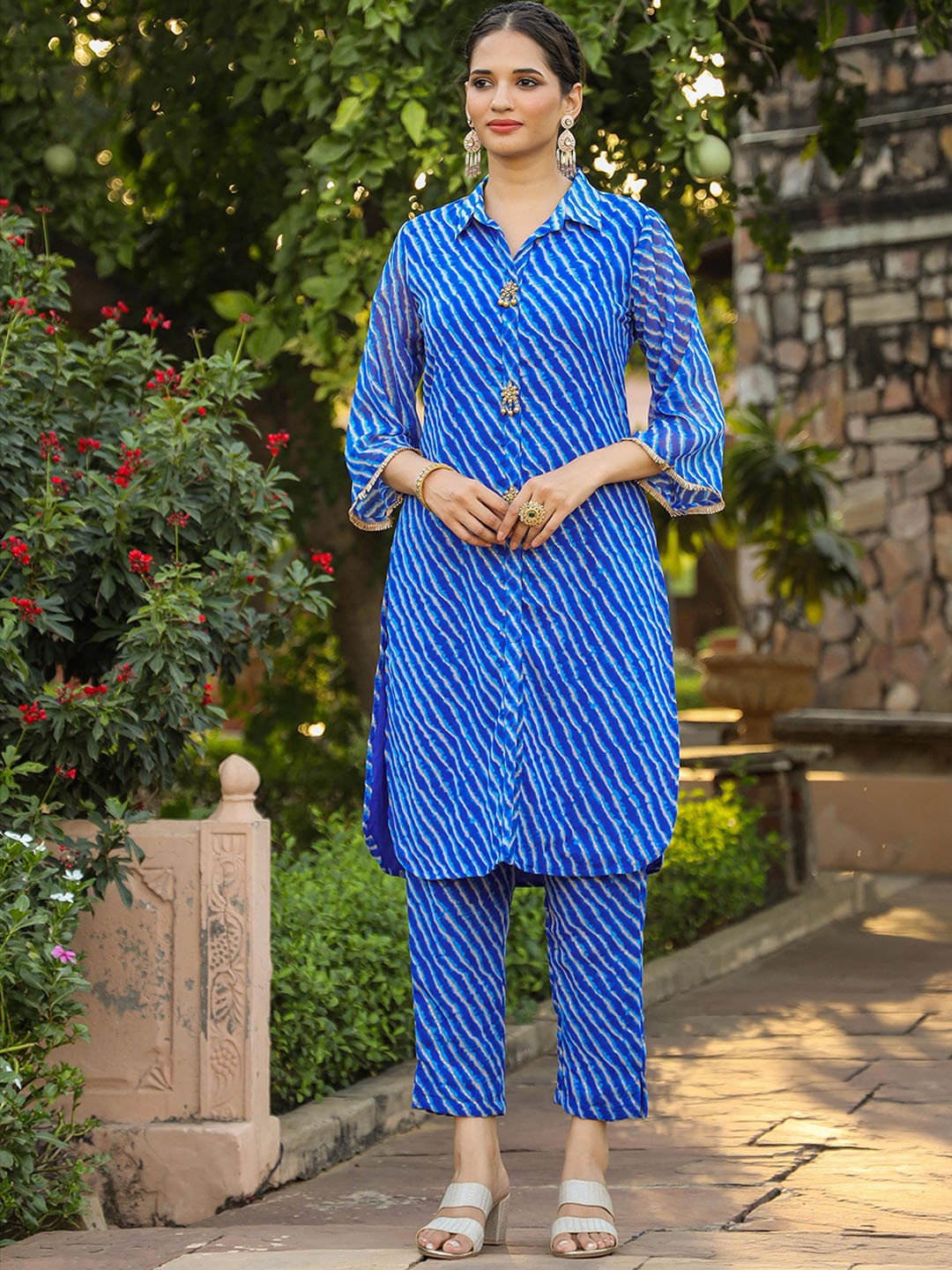 

SCAKHI Laheriya Printed Shirt Collar Kurta With Trousers, Blue