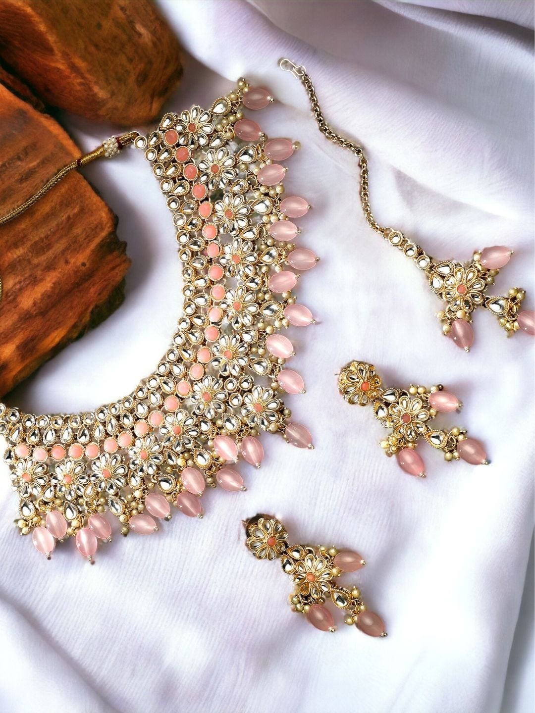 

AccessHer Gold-Plated Kundan-Studded & Beaded Jewellery Set