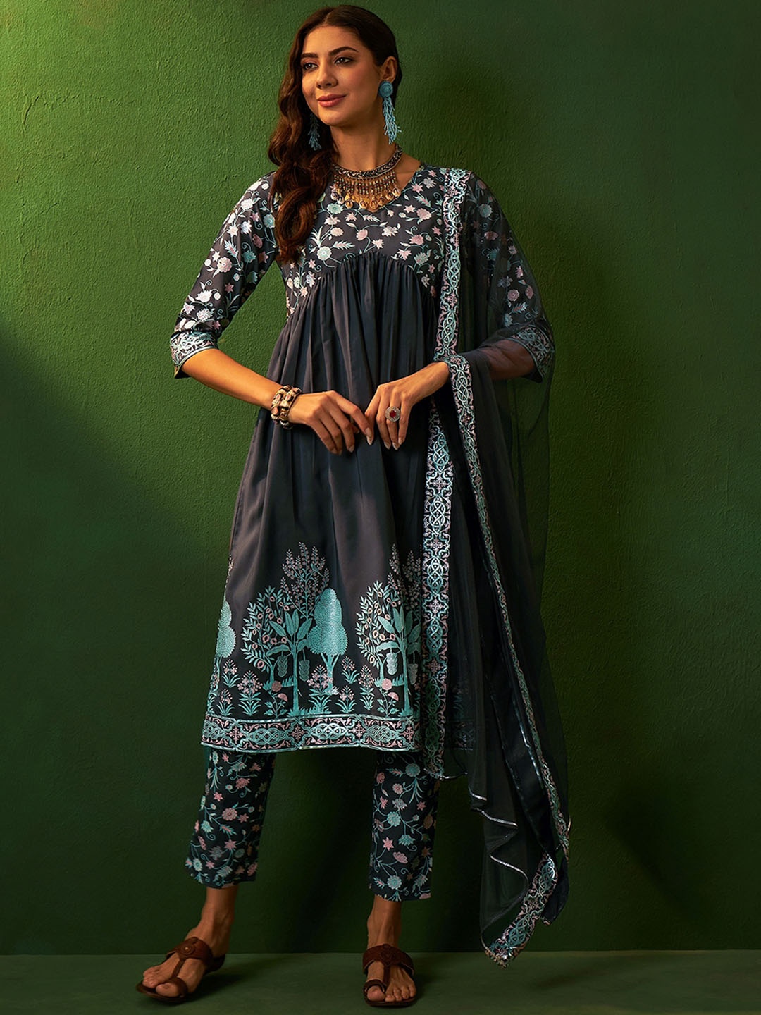 

Sangria Printed Kurta Trousers & Dupatta Set, Grey