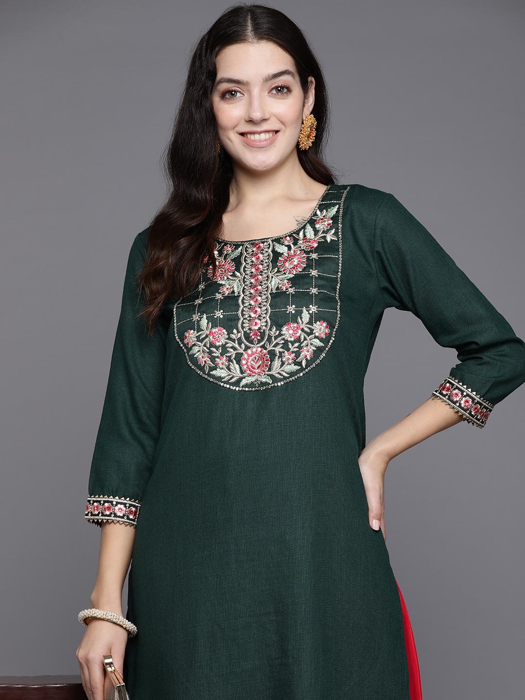 

Indo Era Women Floral Embroidered Sequinned Straight Kurta, Green