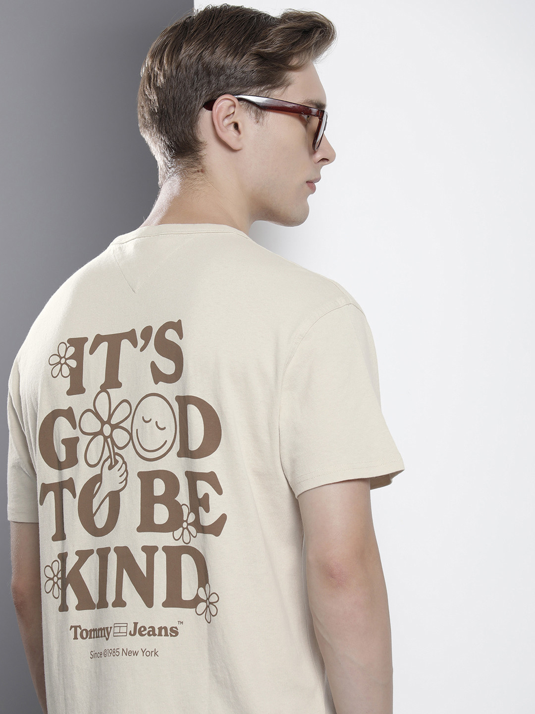 

Tommy Hilfiger Pure Cotton Typography Printed Drop-Shoulder Sleeves T-shirt, Beige