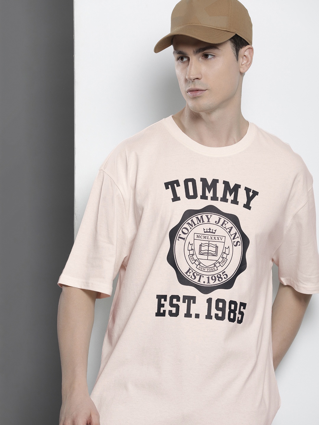

Tommy Hilfiger Pure Cotton Brand Logo Printed Oversized Drop-Shoulder Sleeves T-shirt, Off white
