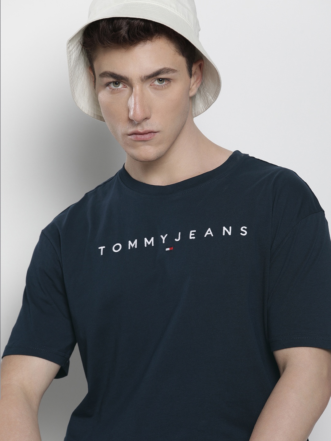 

Tommy Hilfiger Men Brand Logo Embroidered Pure Cotton T-shirt, Navy blue