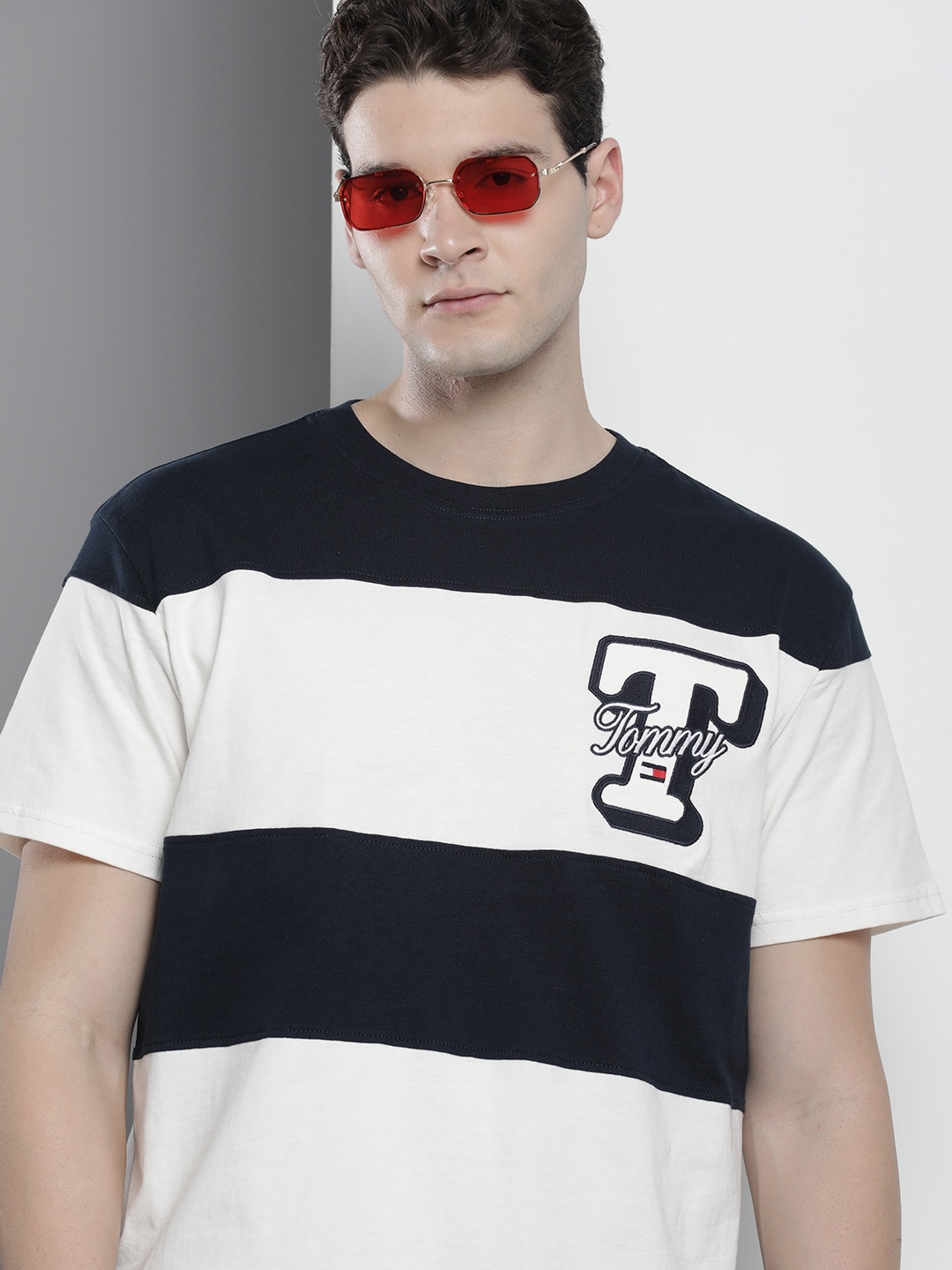 

Tommy Hilfiger Men Colourblocked Pure Cotton T-shirt, Blue