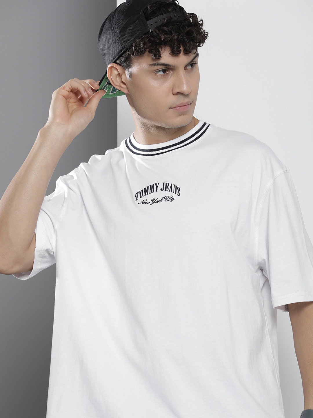 

Tommy Hilfiger Men Pure Cotton Oversized T-shirt, White