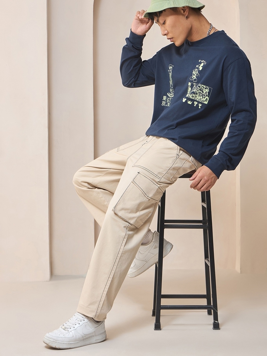 

Bewakoof Men Baggy Oversized Cargo Pants, Beige