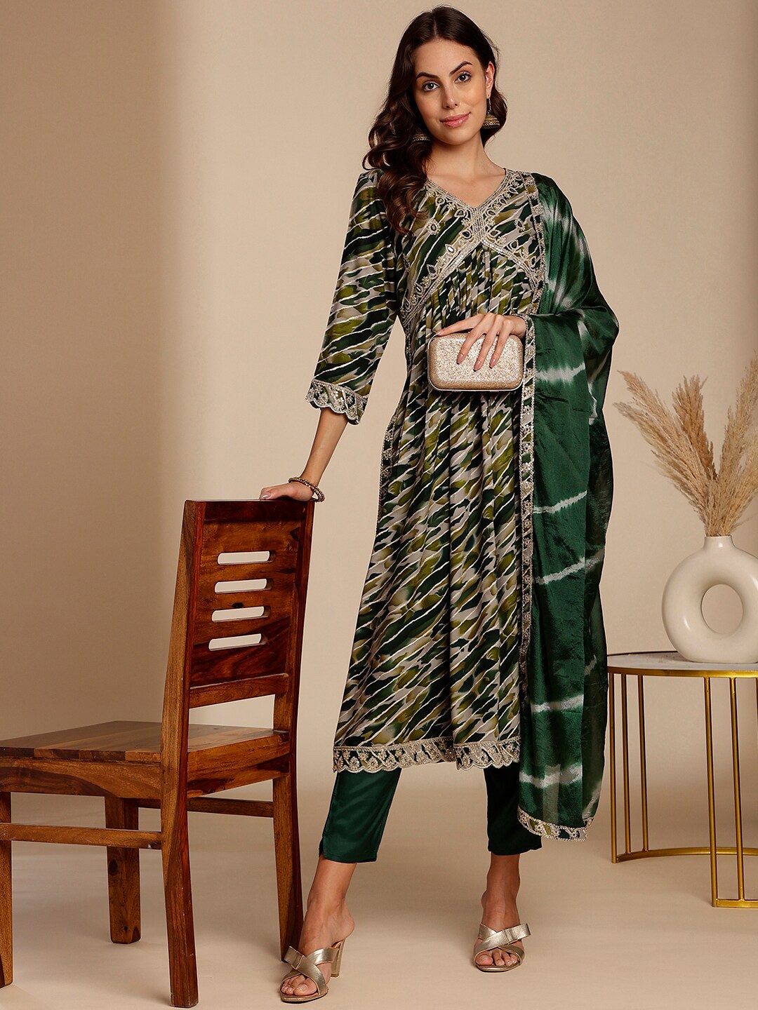 

Anouk Abstract Printed Thread Work Kurta & Trousers With Dupatta, Green