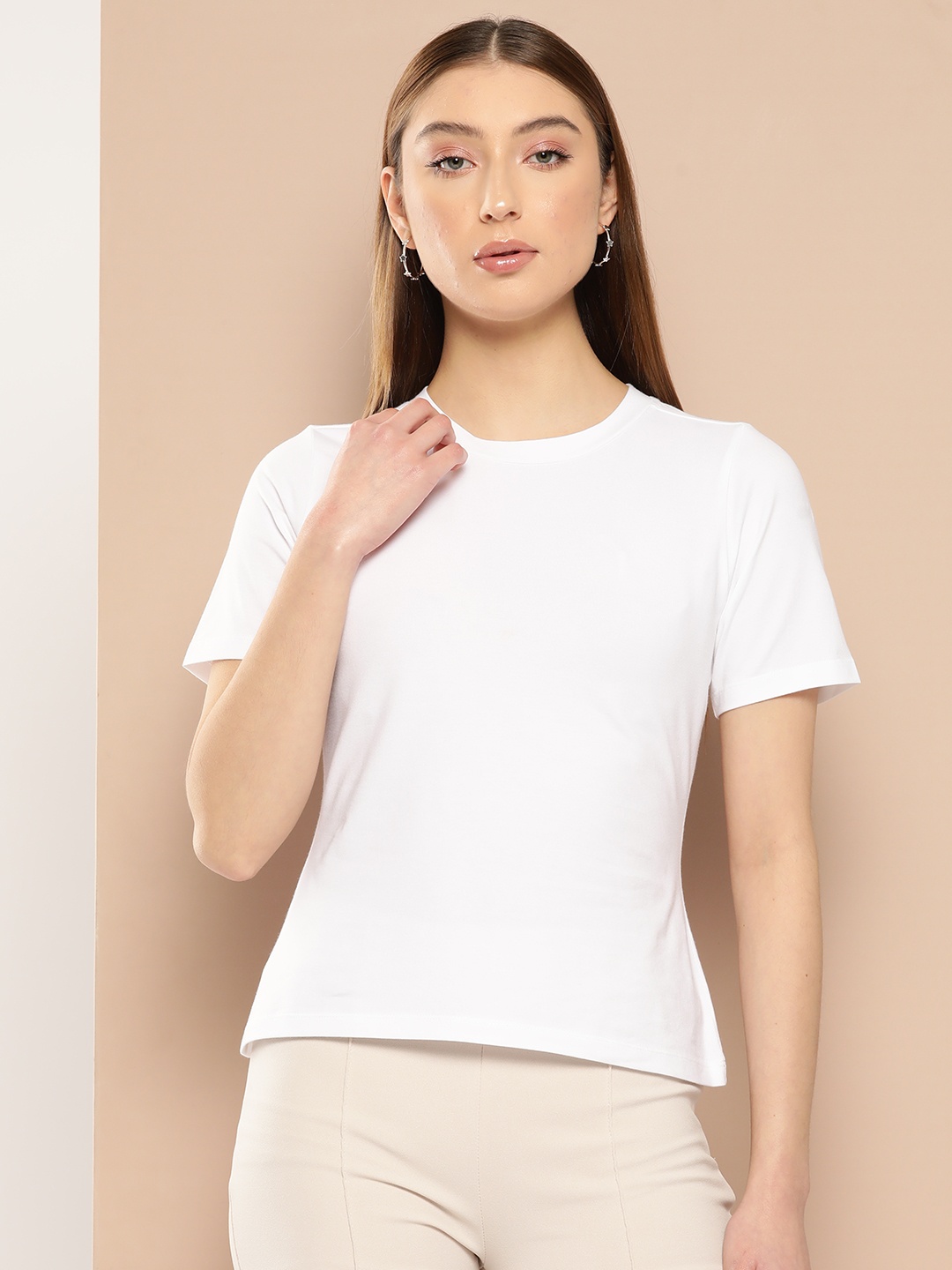 

Chemistry Women Round Neck Solid T-shirt, White