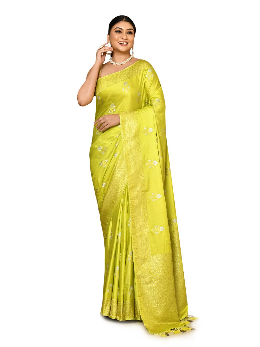 

Rasm by Muskaan Ethnic Motifs Woven Design Zari Banarasi Saree, Green