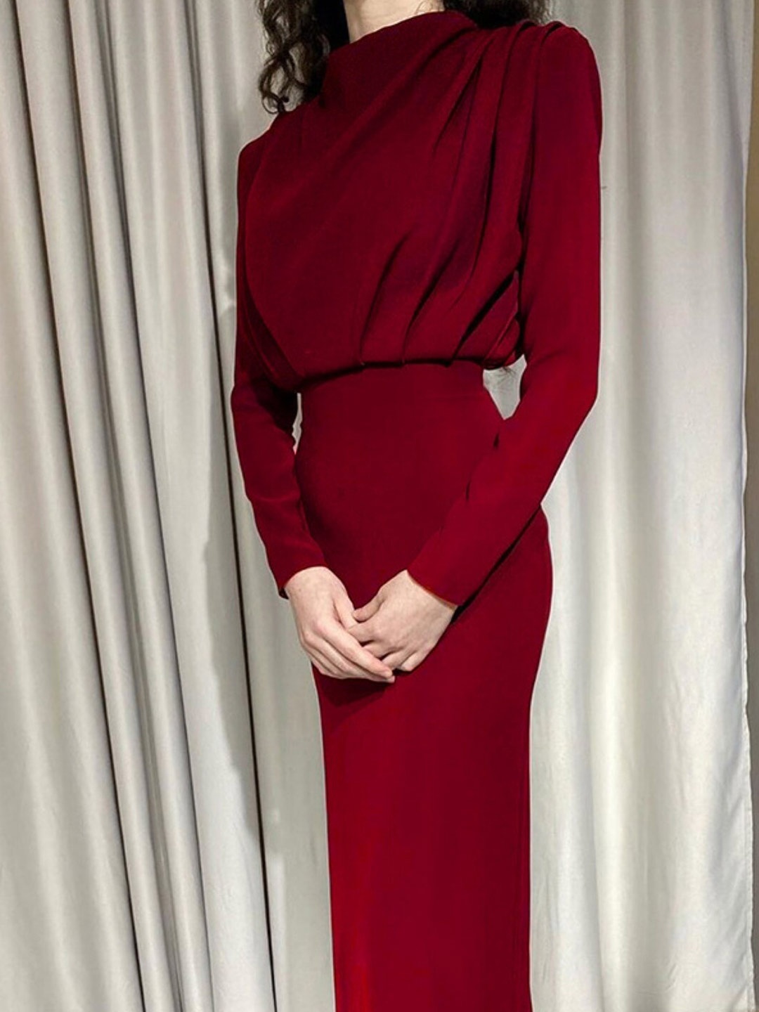

Stylecast X KPOP Red Boat Neck Bodycon Maxi Dress
