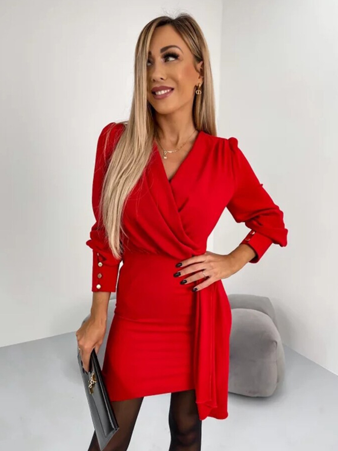 

Stylecast X KPOP Red Cuffed Sleeves Bodycon Mini Dress