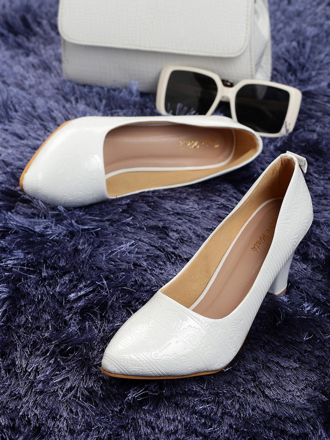 

Retro Walk Textured Pointed Toe Block Heels, White