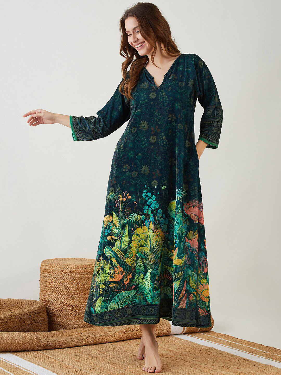 

The Kaftan Company Floral Printed Velvet Maxi Nightdress, Navy blue