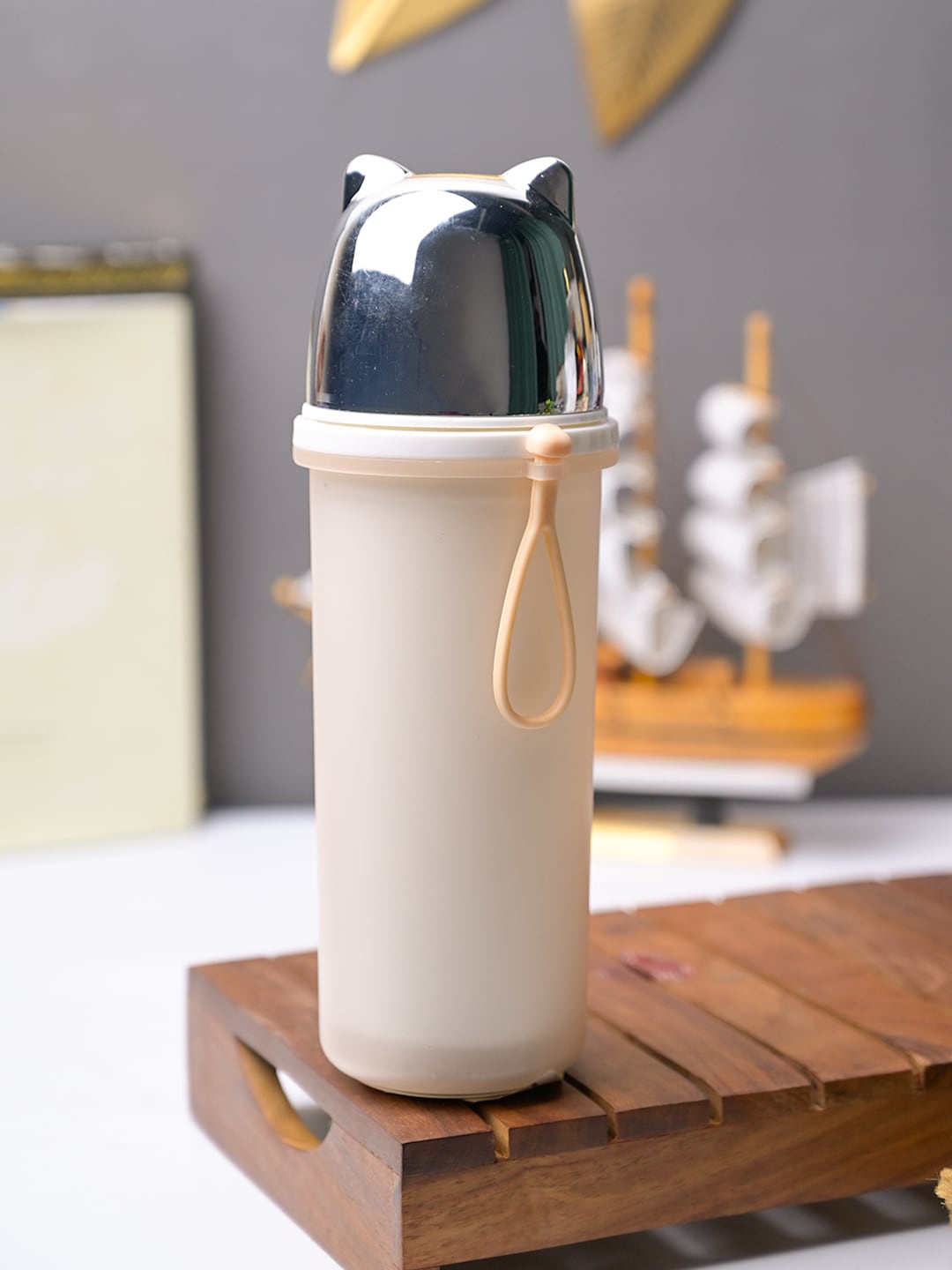 

MARKET99 Unisex Beige & Black Water Bottle 450ml