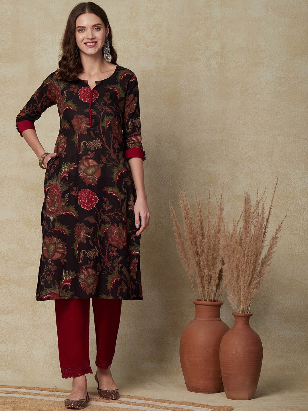 

FASHOR Women Floral Gotta Patti A-Line Kurta, Black