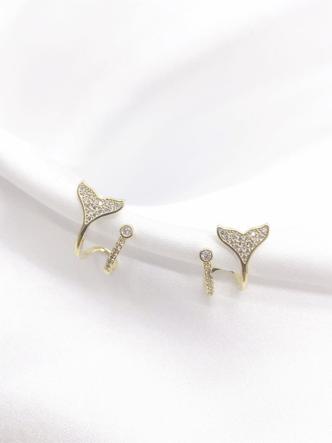 

VAGHBHATT Gold-Plated Stone Studded Studs