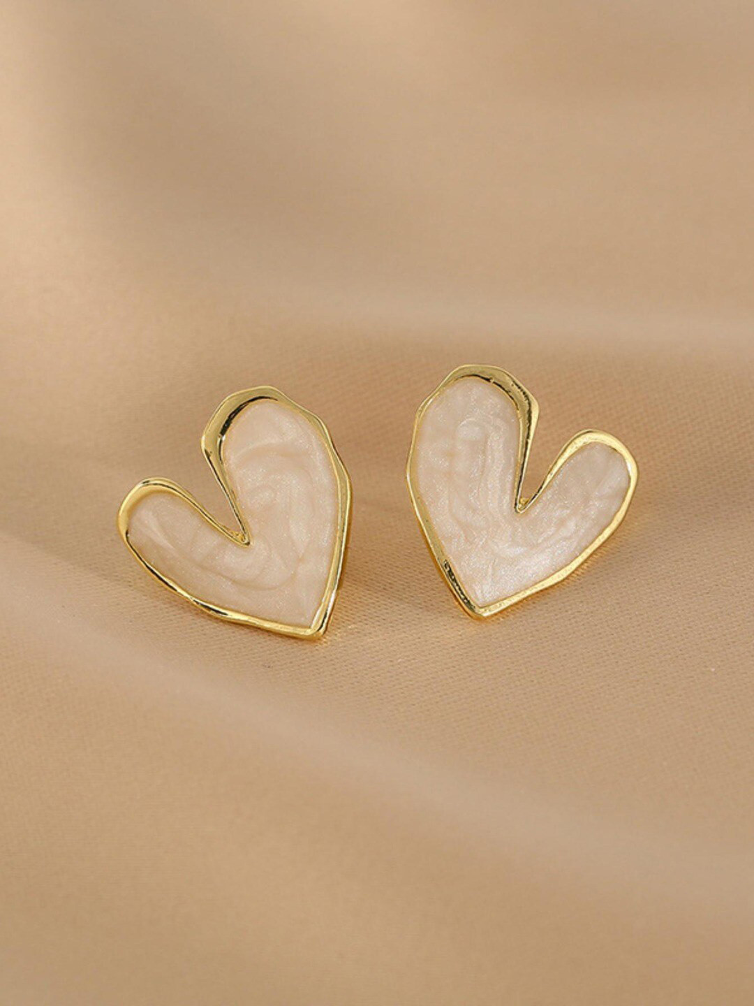 

FIMBUL Gold-Plated Heart Shaped Studs Earrings