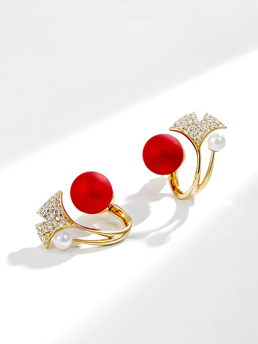 

FIMBUL Gold-Plated Stone-Studded & Beaded Floral Stud Earrings