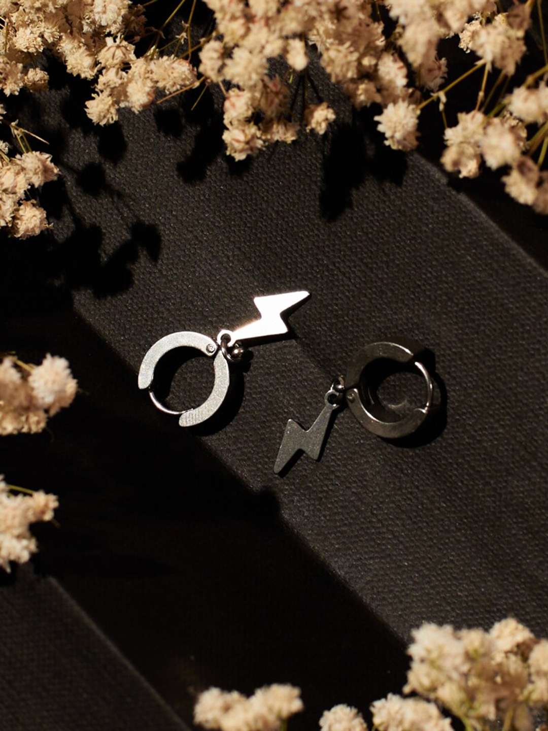 

The Roadster Lifestyle Co. Men Silver Toned Thunderstorm Hoop Earrings