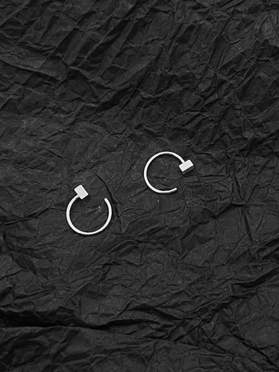 

The Roadster Lifestyle Co. Men Bare Essentials Earrings, Silver