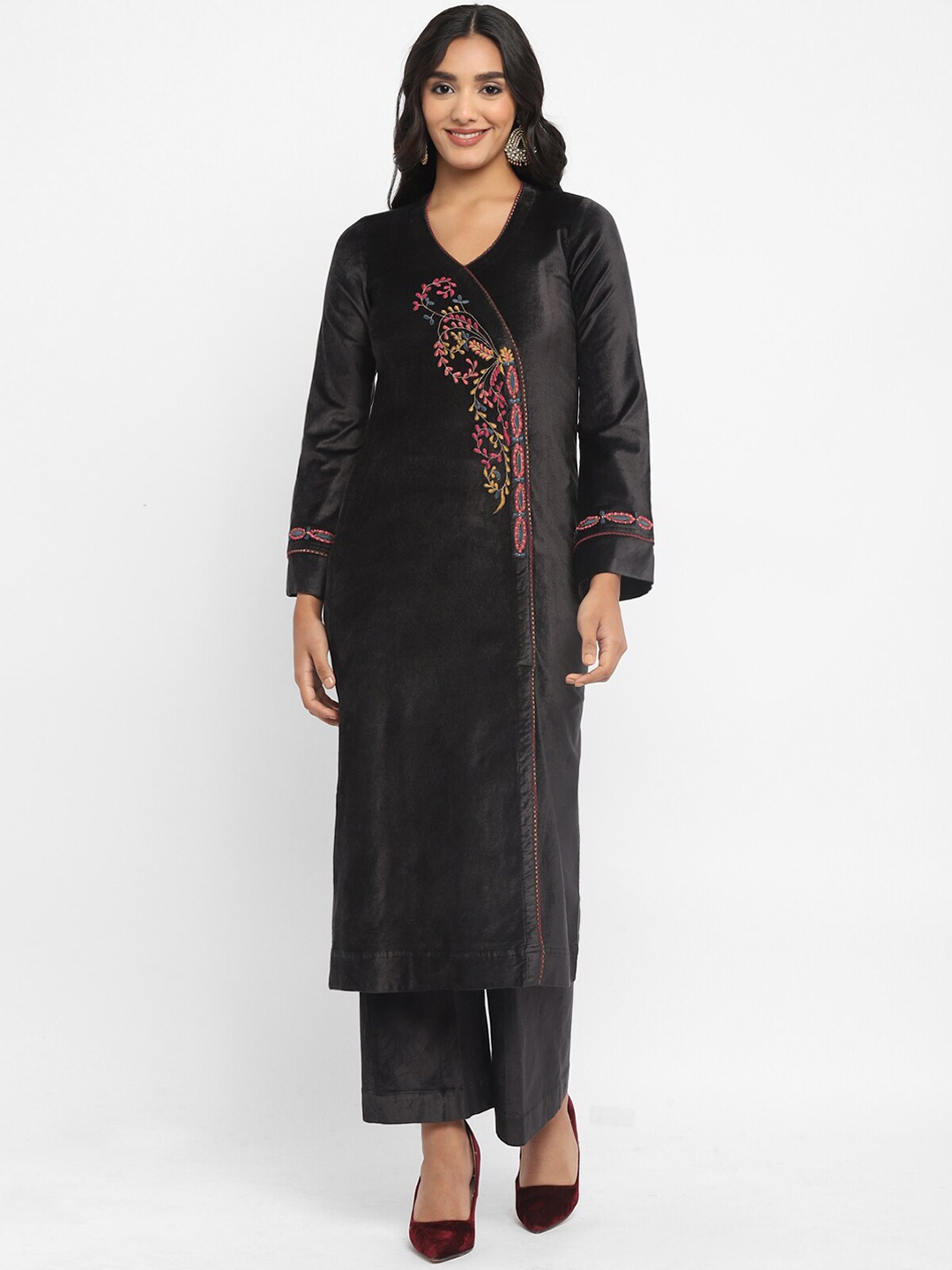 

STADO Ethnic Motifs Embroidered Angrakha Velvet Kurta with Trousers, Grey
