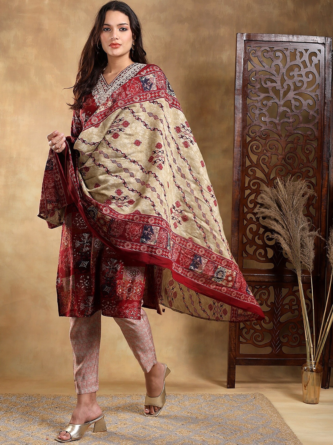 

BAESD Ethnic Motifs Printed Thread Work V-Neck Kurta with Trousers & Dupatta, Maroon