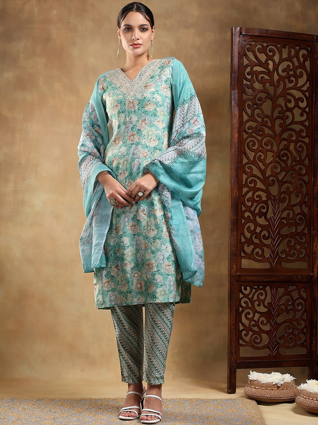 

BAESD Floral Printed Thread Work Kurta with Trousers & Dupatta, Green