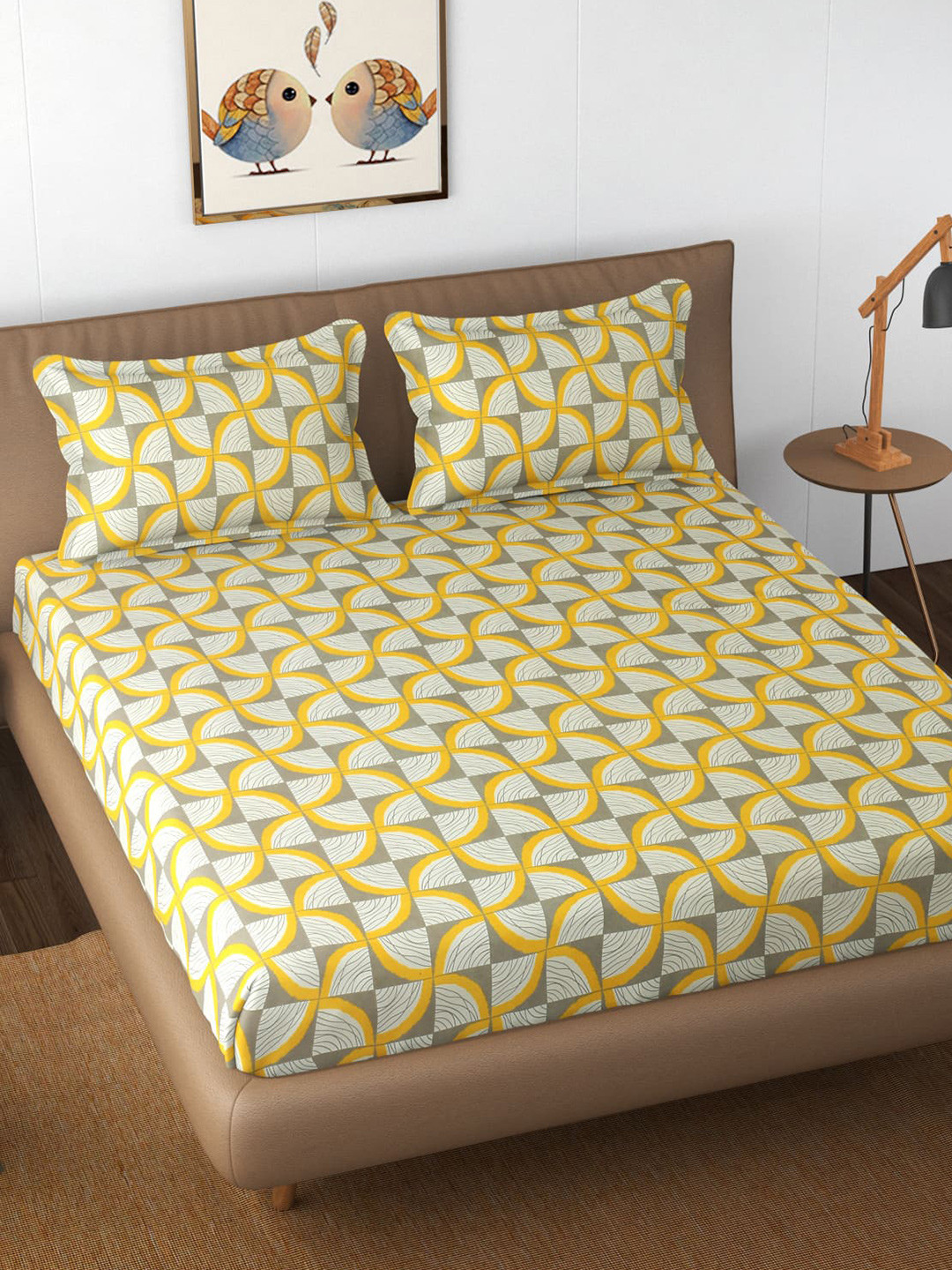 

TEAL BY CHUMBAK Yellow Printed Cotton Fitted 144 TC Queen Bedsheet With 2 Pillow Covers