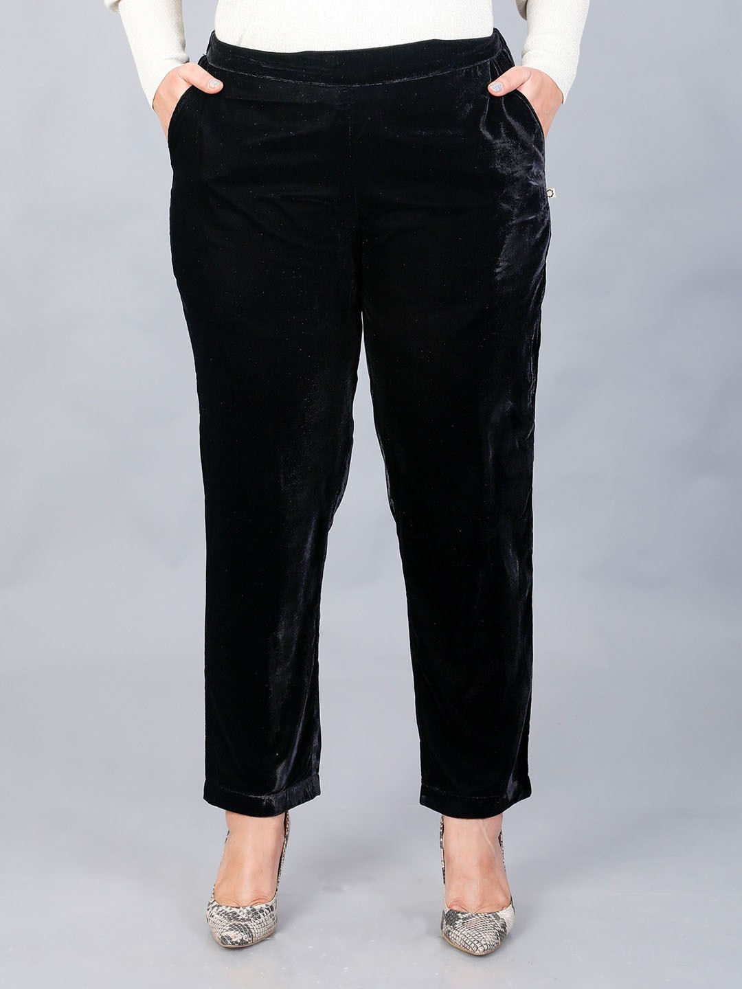 

FABNEST Women Relaxed Straight Leg Straight Fit Trousers, Black