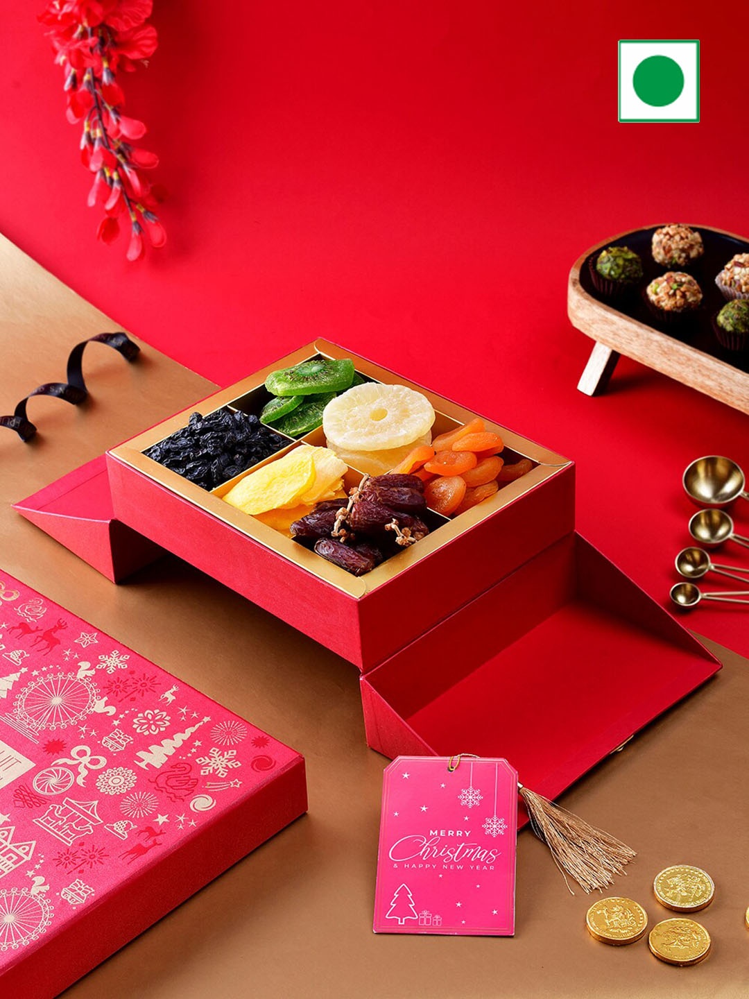 

RawFruit Tropical Dry Fruits & Nuts, Red