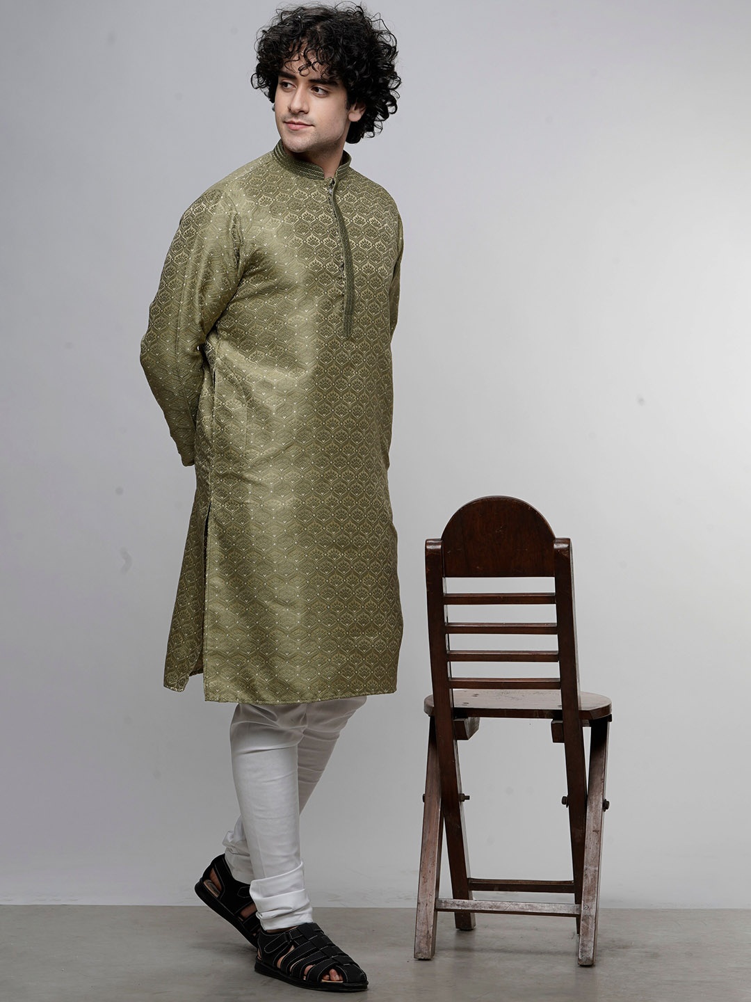 

MAAHI FABS Motif Woven Design Mandarin Collar Thread Work Straight Kurta, Green