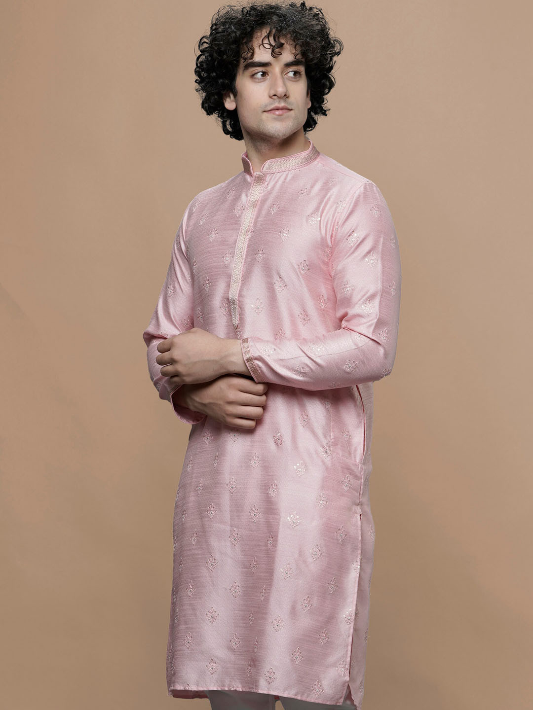 

MAAHI FABS Silk diamond motifs Thread Work Kurta, Pink