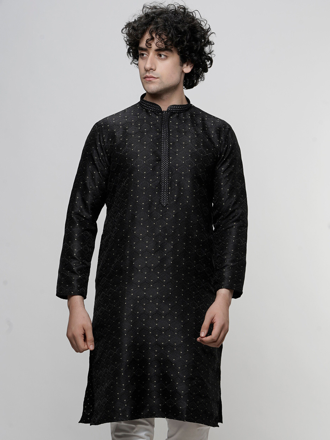 

MAAHI FABS Black Cotton Printed Floral motifs Kurta