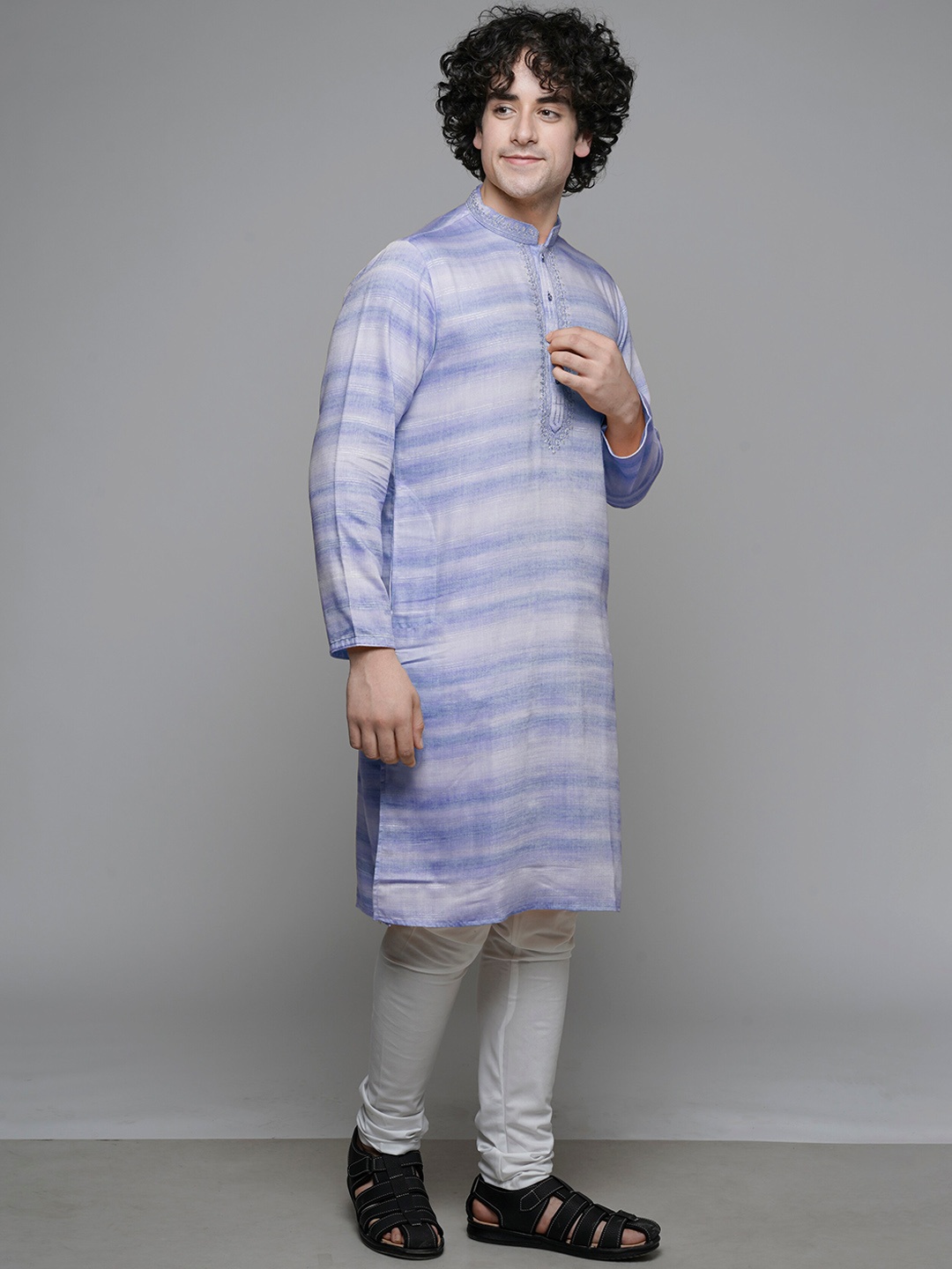 

MAAHI FABS Striped Mandarin Collar Embroidered Kurta, Blue