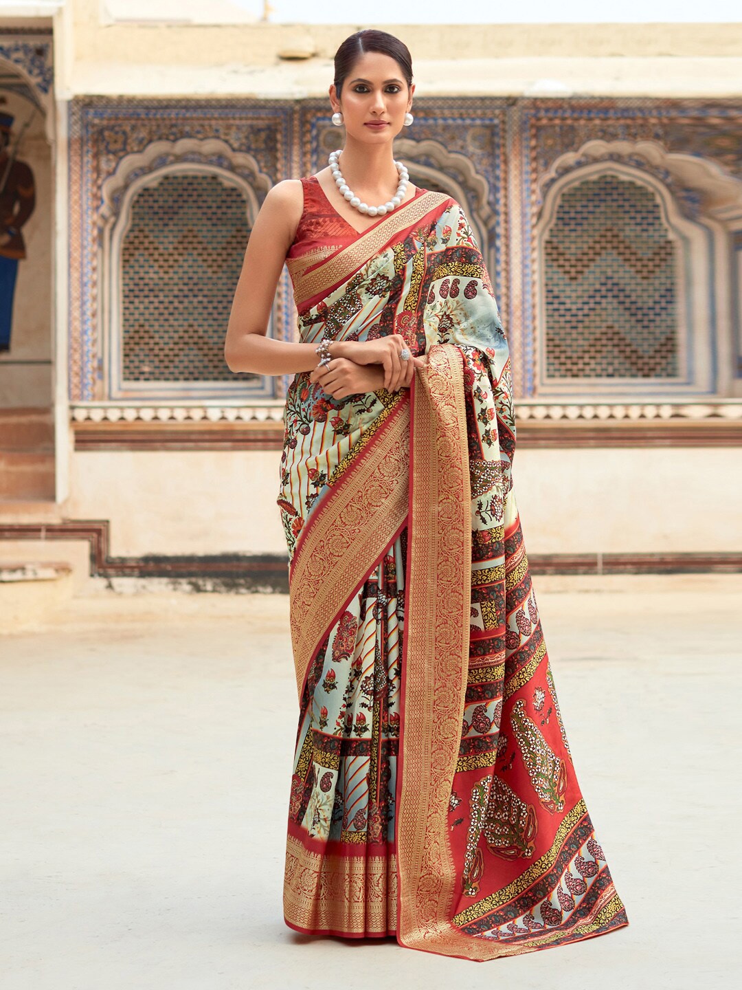 

Mitera Sea Green & Red Paisley Printed Zari Designer Sungudi Saree