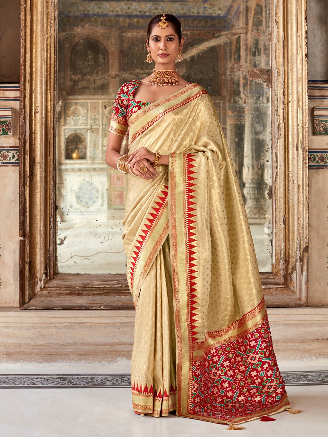 

Mitera Ethnic Motifs Woven Design Zari Tissue Designer Kanjeevaram Saree, Cream