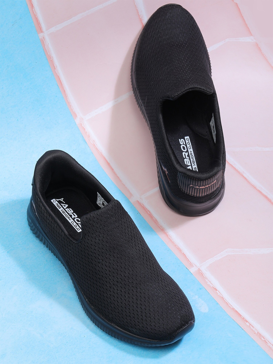 

ABROS Men Textured Slip On Running Shoes, Black
