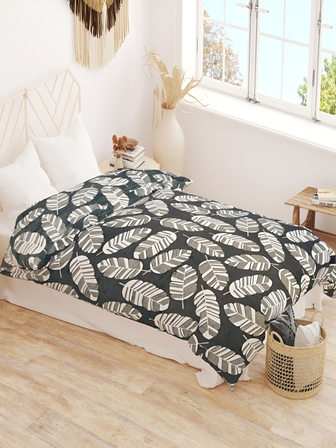 

RD TREND Grey & White Floral Velvet AC Room 300 GSM Double Bed Comforter